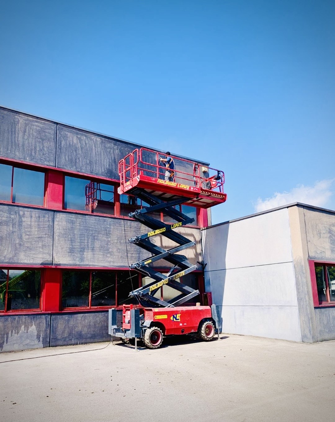 PIATTAFORME AEREE A PANTOGRAFO NOLEGGIO LORINI